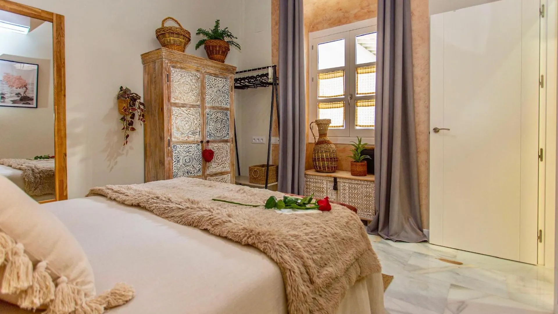 Wehostcostaluz Le Petit Palace Catedral Con Parking Gratuito Jerez de la Frontera 0*,  Spain